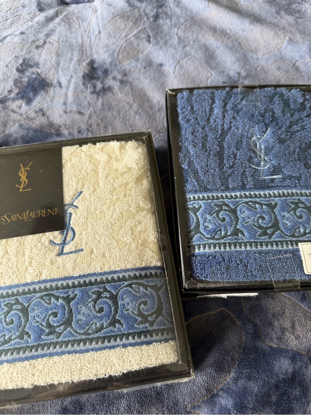 Yves Saint Laurent Blue & Cream Embroidered Logo Hand Towels Set - Picture 8 of 9